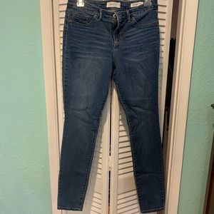 Mid-rise skinny jeans